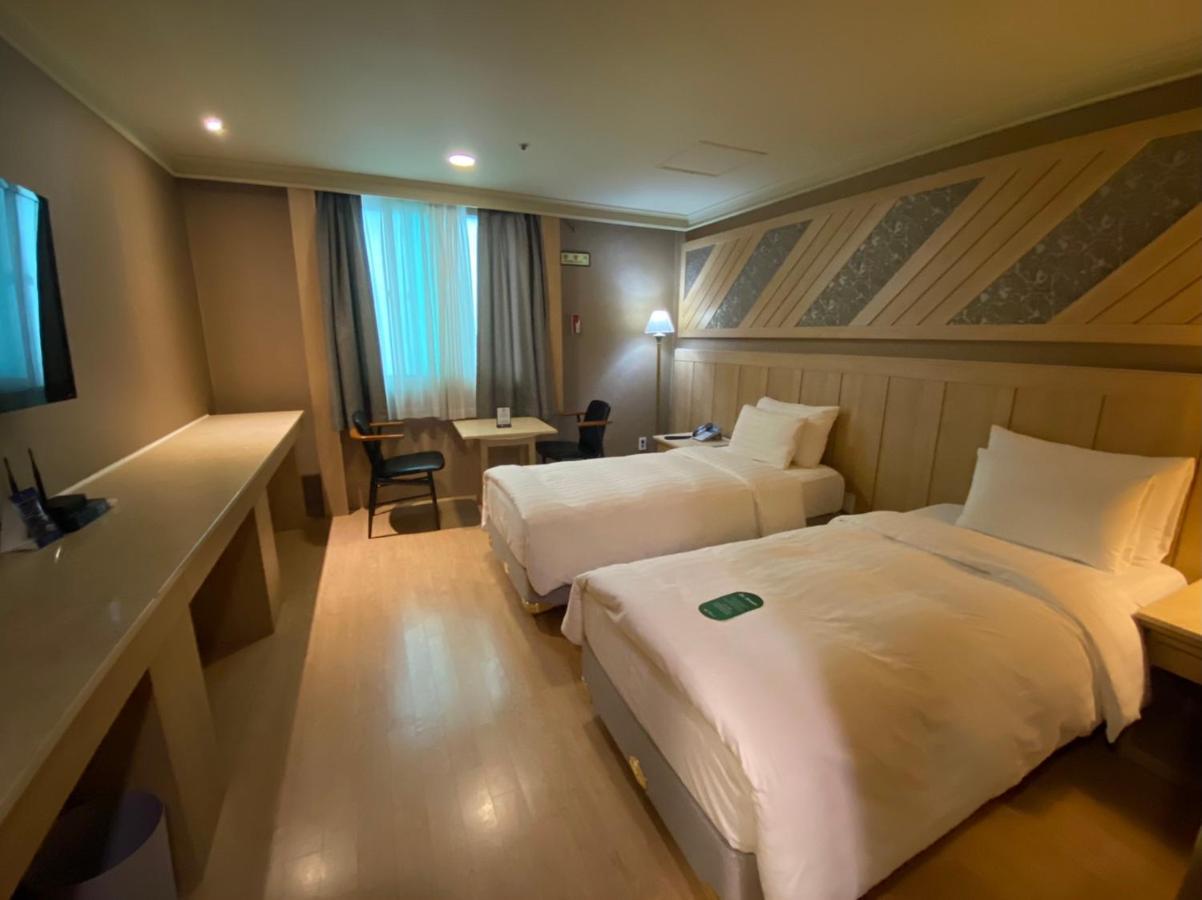 Hotel International Чханвон Екстер'єр фото