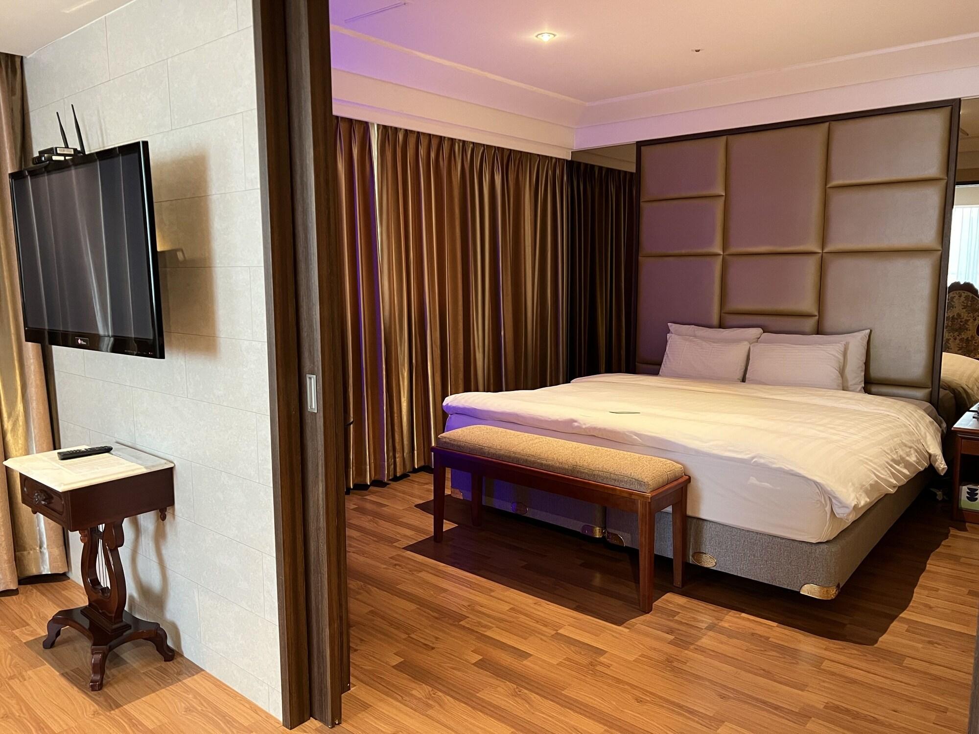 Hotel International Чханвон Екстер'єр фото