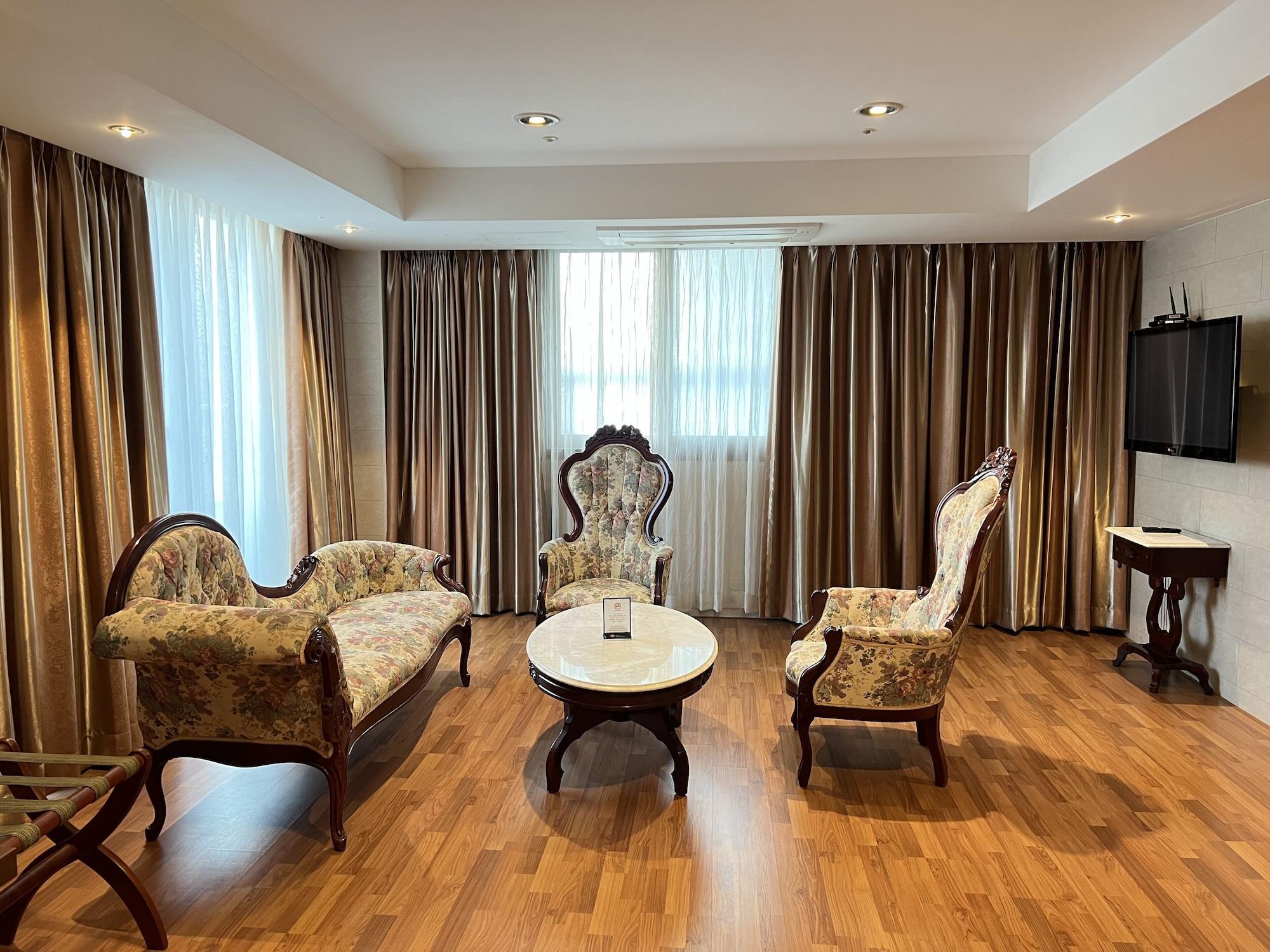 Hotel International Чханвон Екстер'єр фото