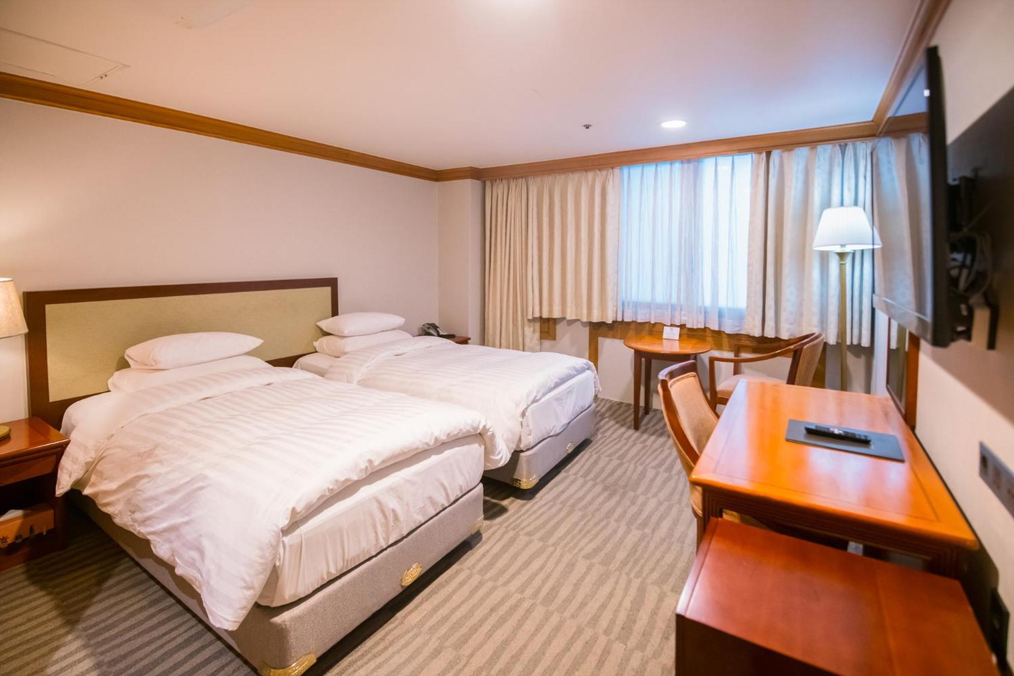 Hotel International Чханвон Екстер'єр фото
