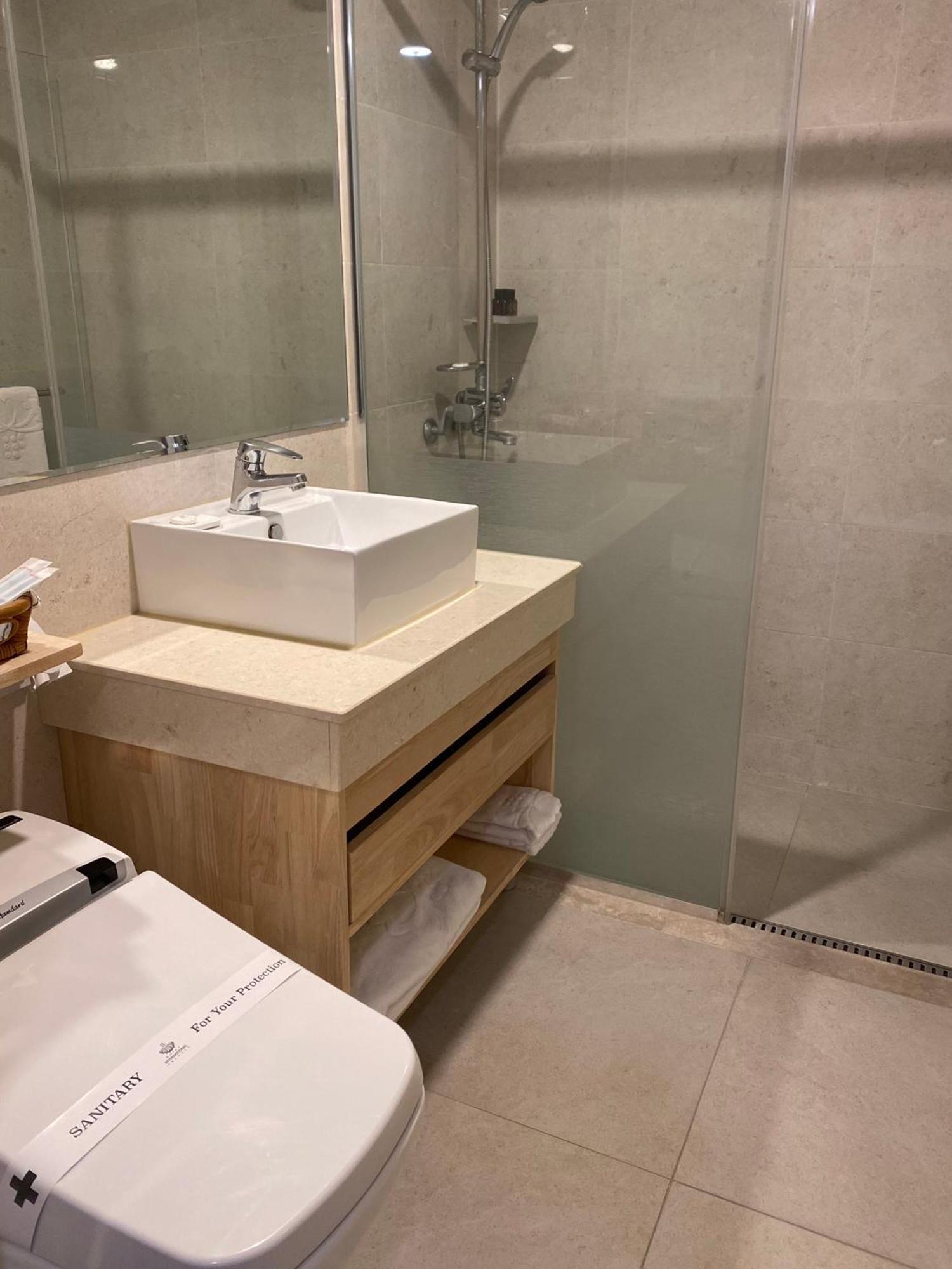 Hotel International Чханвон Екстер'єр фото