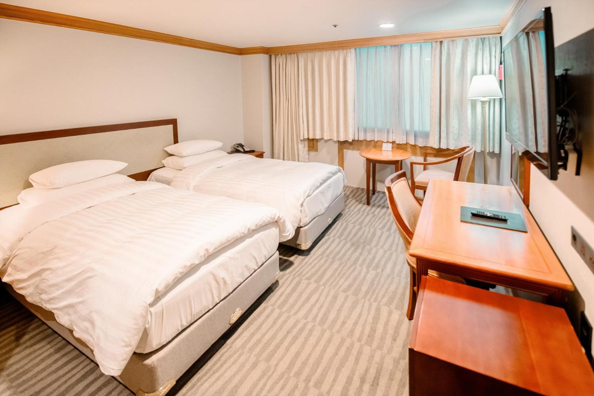 Hotel International Чханвон Екстер'єр фото