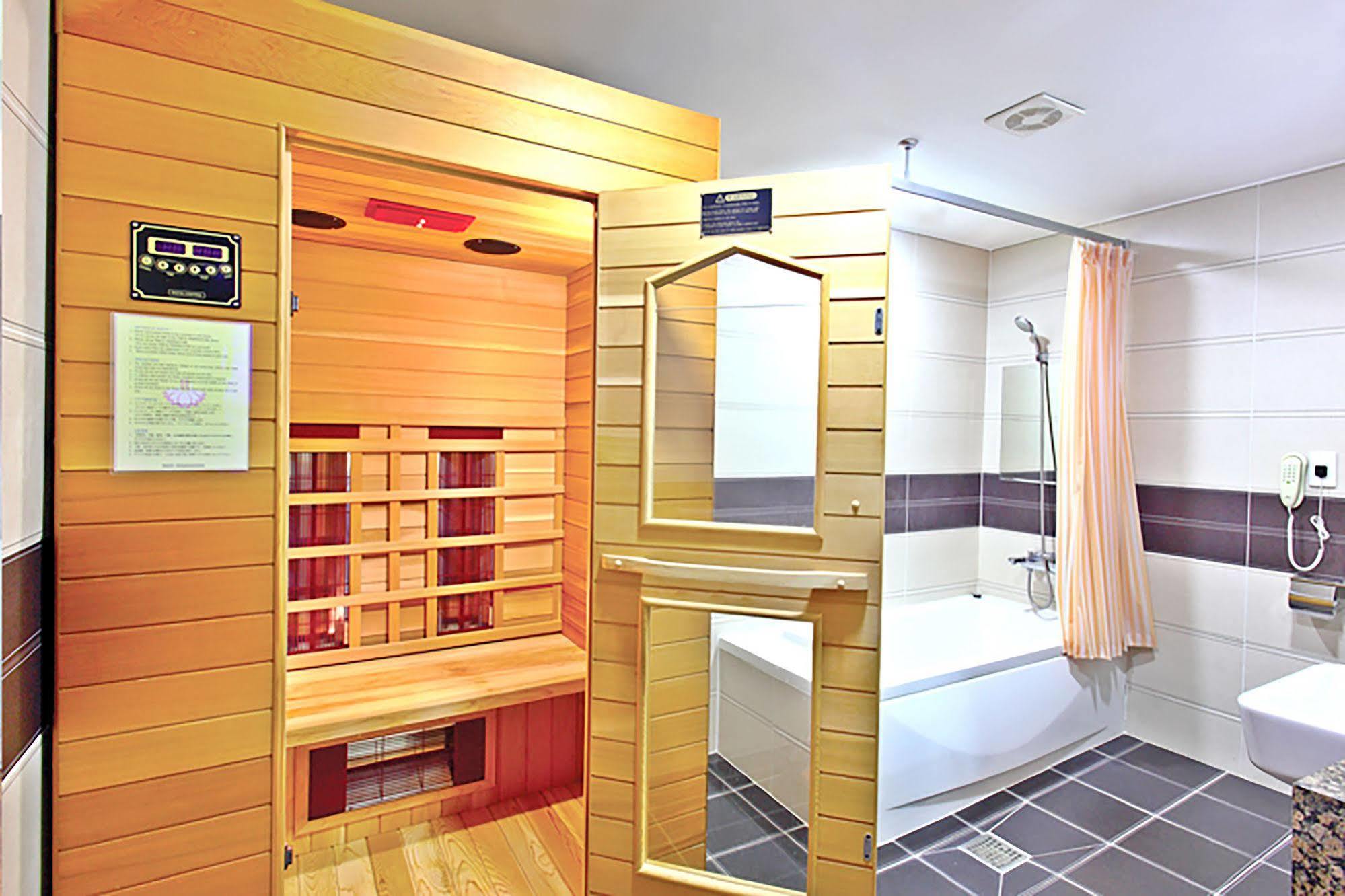Hotel International Чханвон Екстер'єр фото